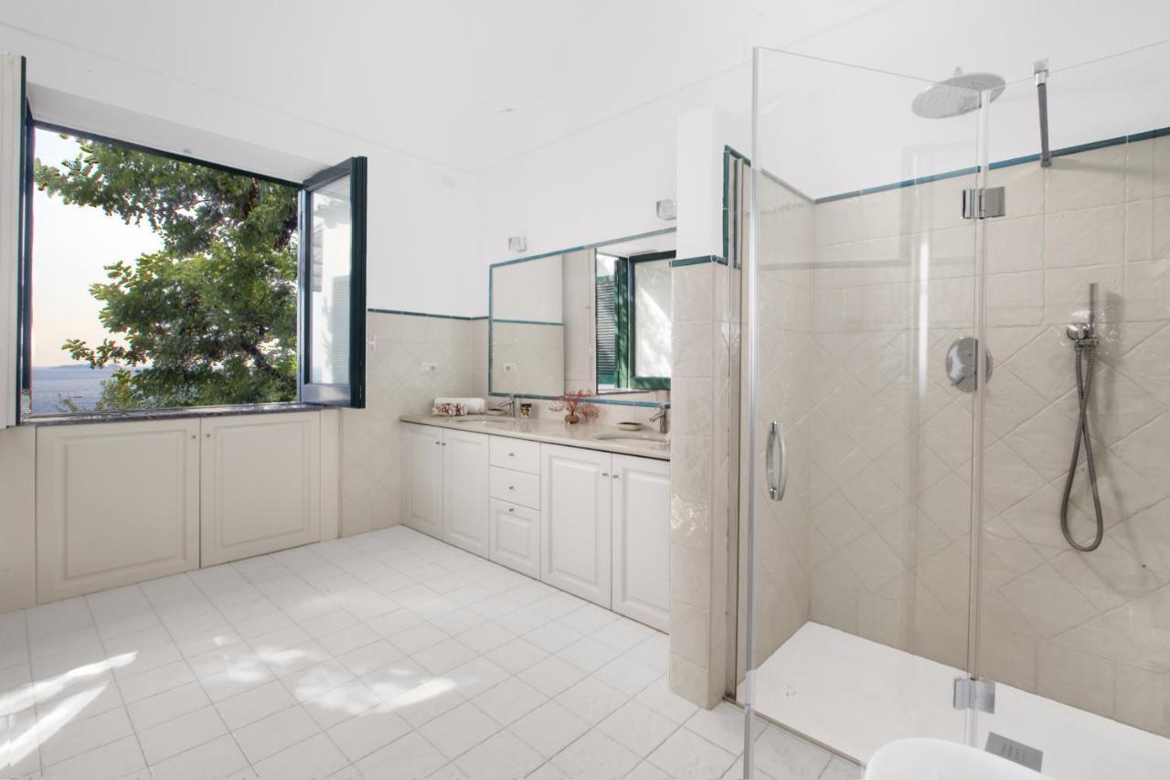 Amore Rentals - Villa Lo Scoglio Positano Exteriör bild